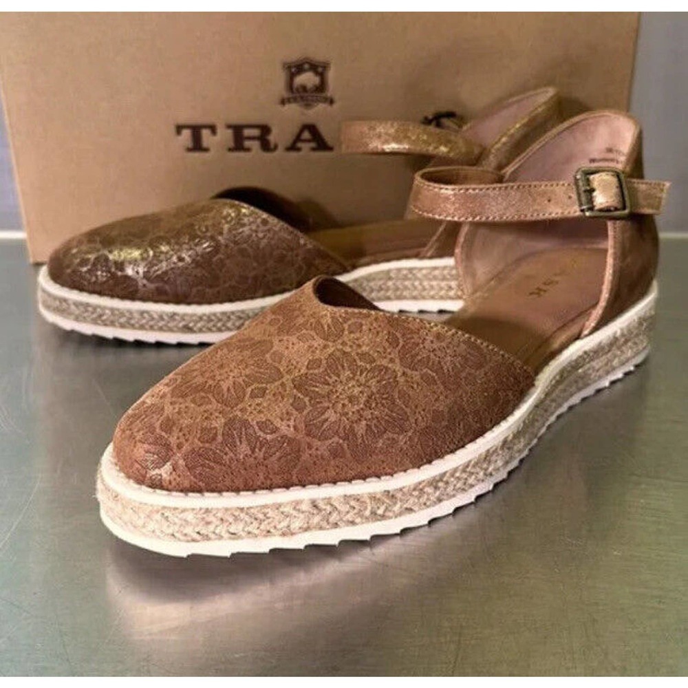 TRASK “Cammie” gold metallic embossed leather shoes from Sundance Women’s Size 8